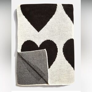 Baublebar Black Cream Wrapped In Love Custom Heart Blanket Letter B